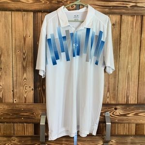 Oakley short sleeved t-shirt size XXL